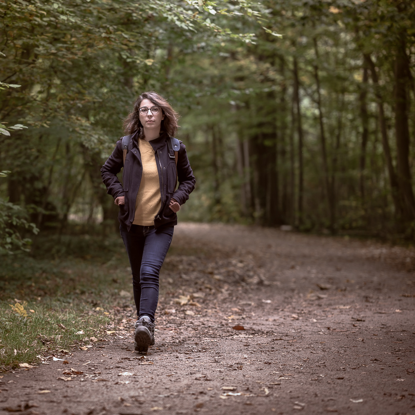 Stéphanie Munier lors d'une randonnée en forêt