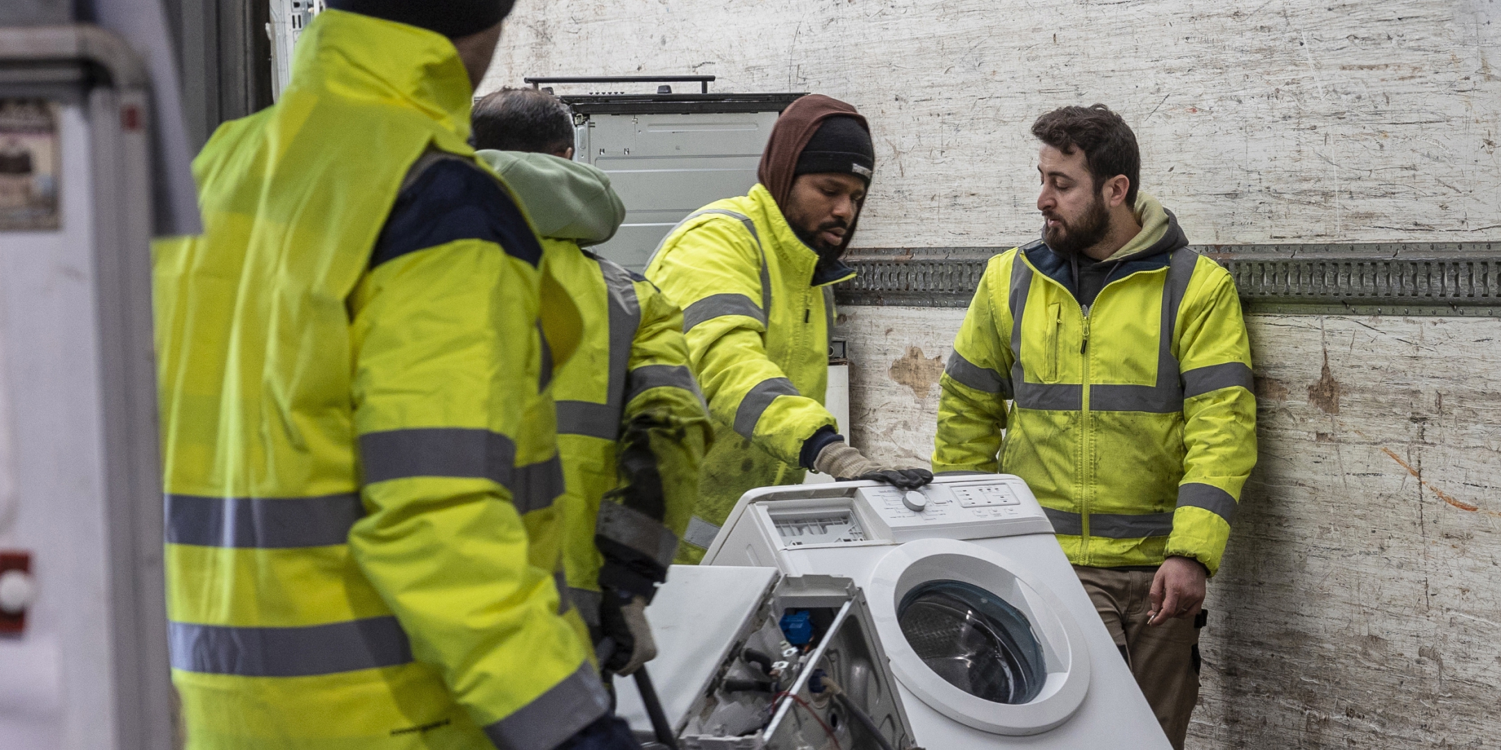 manutention et réparation d'une machine à laver par les équipes d'Envie Straasbourg